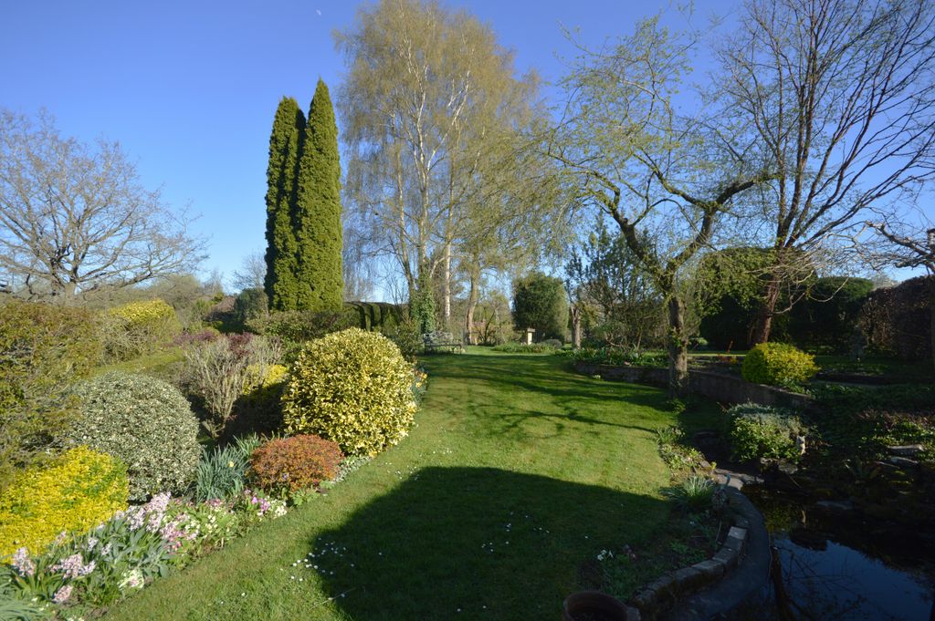 Property photo 2 of 23 Garden