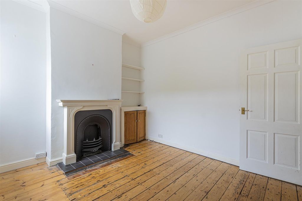 Property photo 3 of 13 Egerton Street 24-6.Jpg