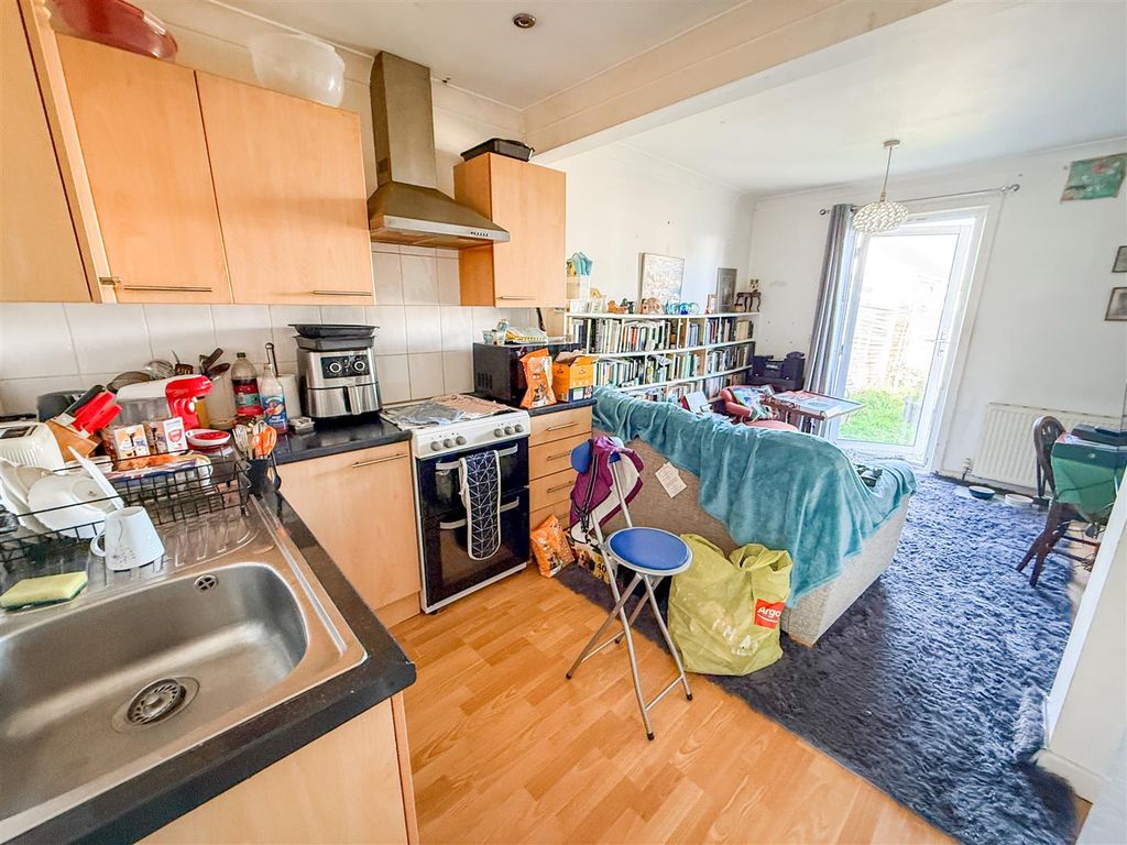 Property photo 3 of 14 Kitchen