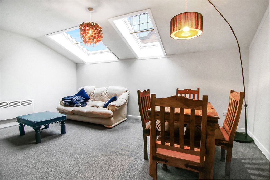 Property photo 2 of 21 Picture No. 13