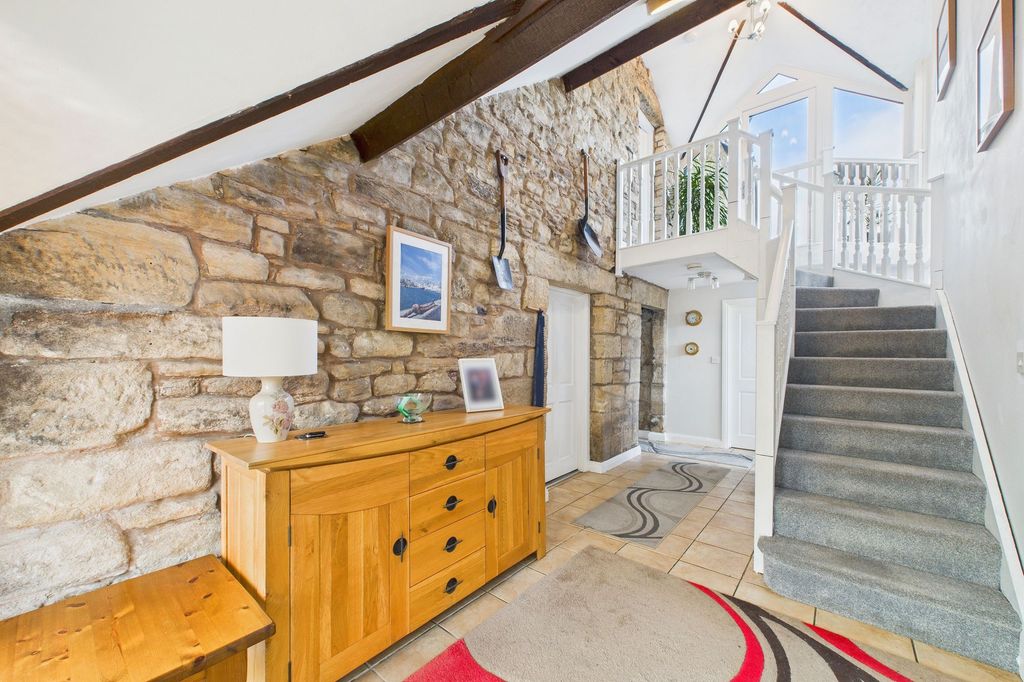 Property photo 3 of 36