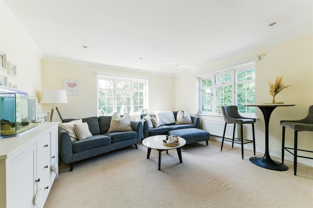 Property photo 2 of 9 Manor Court,  Chipstead Road, Banstead 1.Jpg