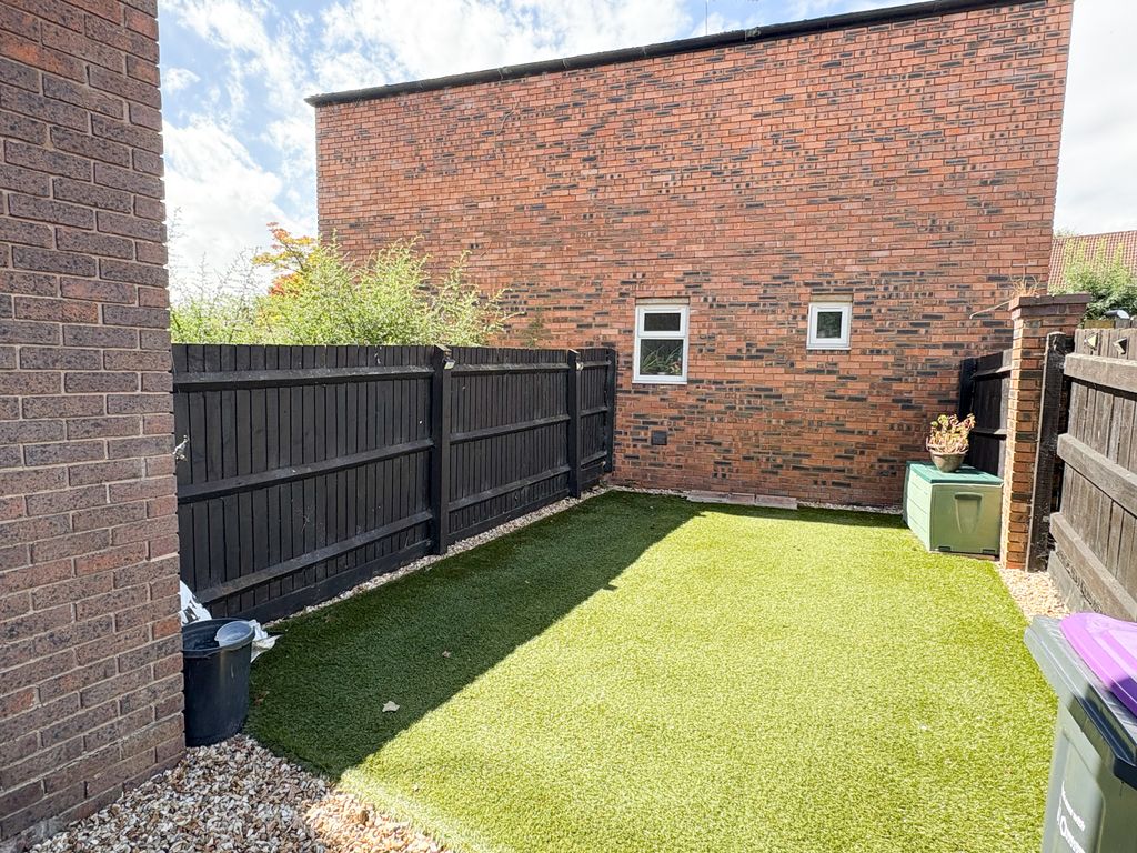 Property photo 2 of 16 Garden 1