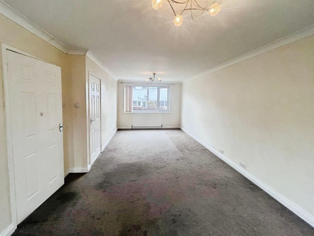 Property photo 3 of 19 Living/Dining Room