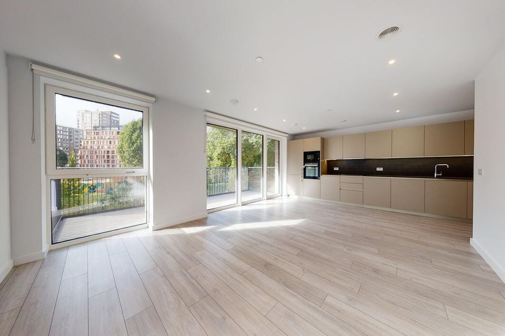 Property photo 1 of 32