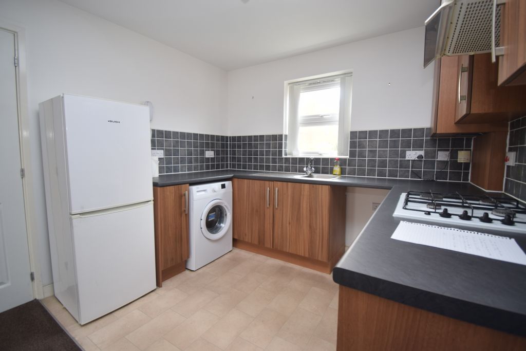 Property photo 3 of 6 Kitchen