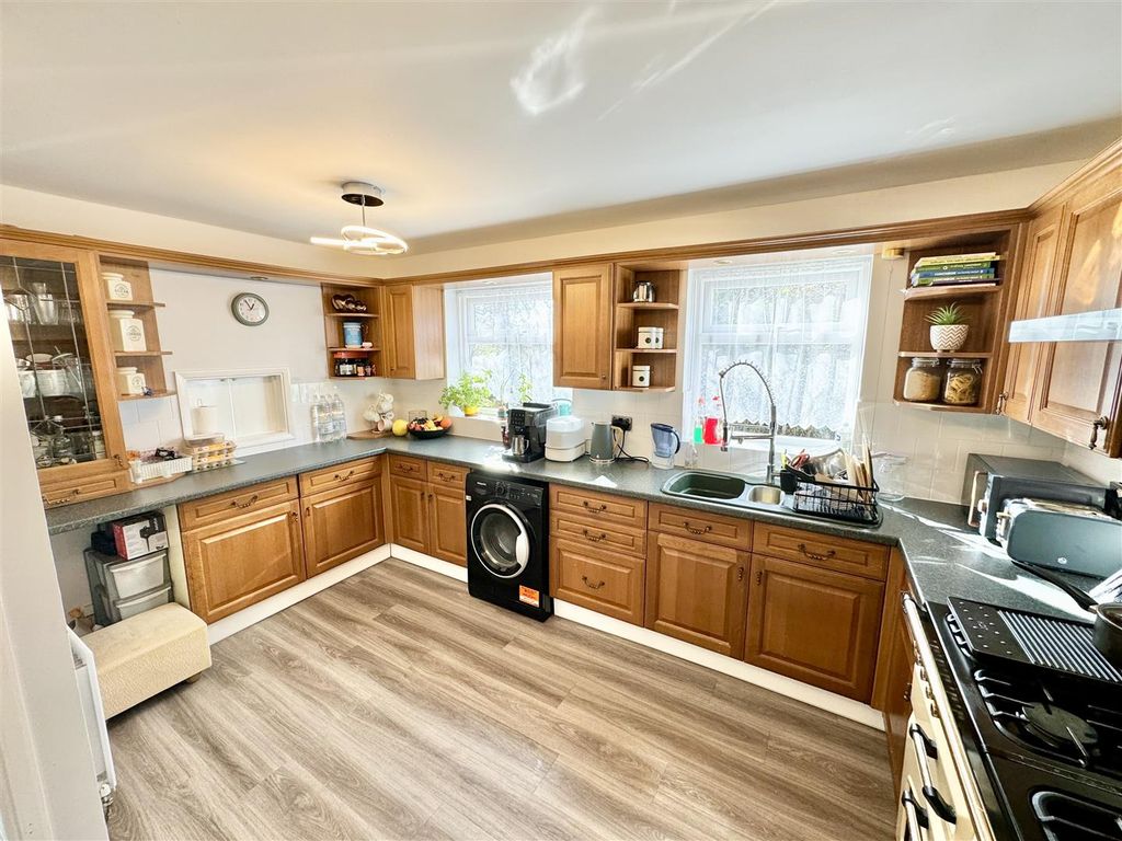 Property photo 3 of 24