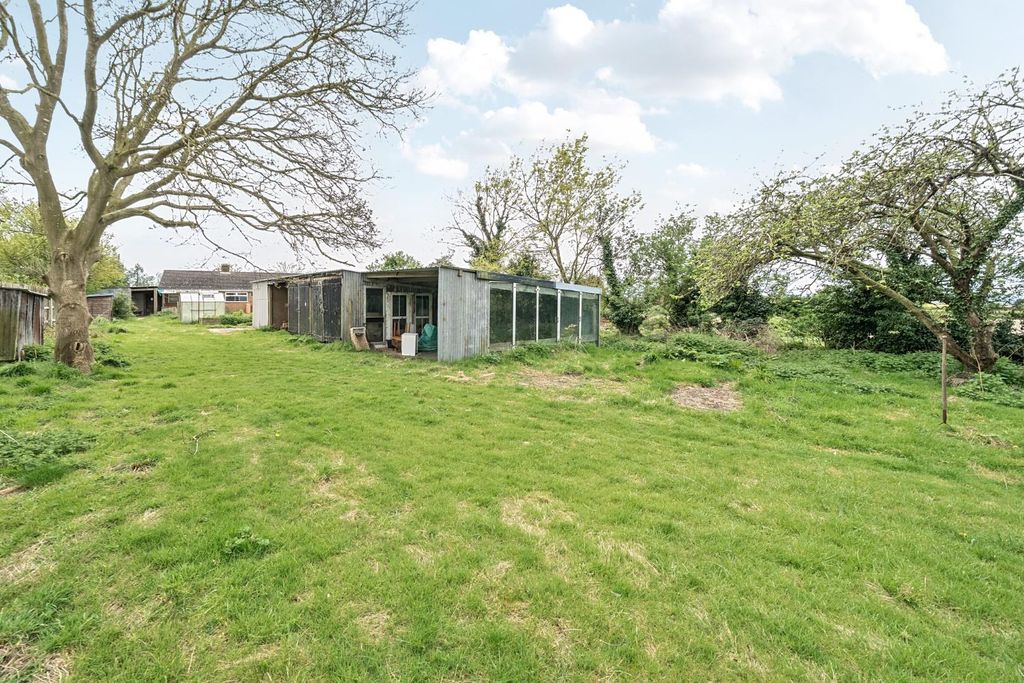 Property photo 3 of 17 Middle Of Rear Garden.Jpg