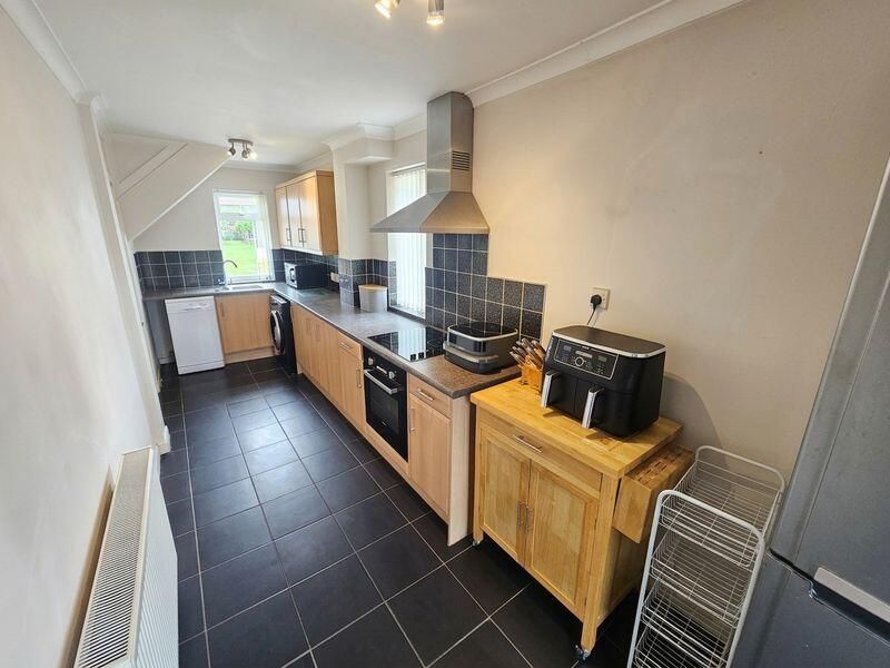 Property photo 3 of 11 Kitchen