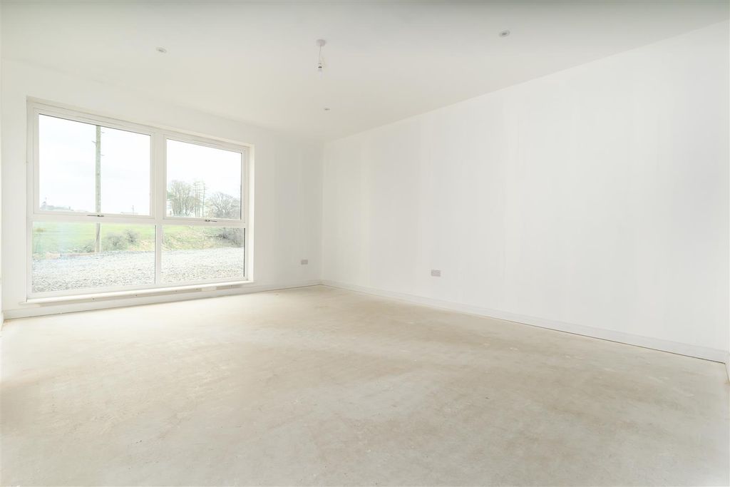 Property photo 3 of 34 73521_Ladyurd_003.Jpg