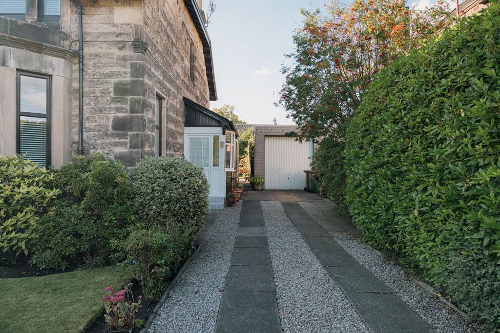 Property photo 3 of 38