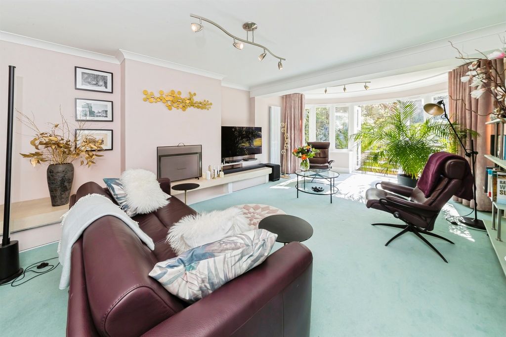 Property photo 3 of 20