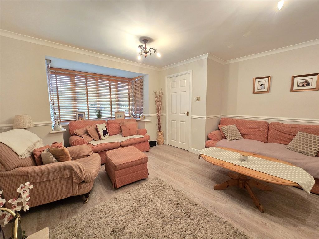 Property photo 2 of 22 Picture No. 17