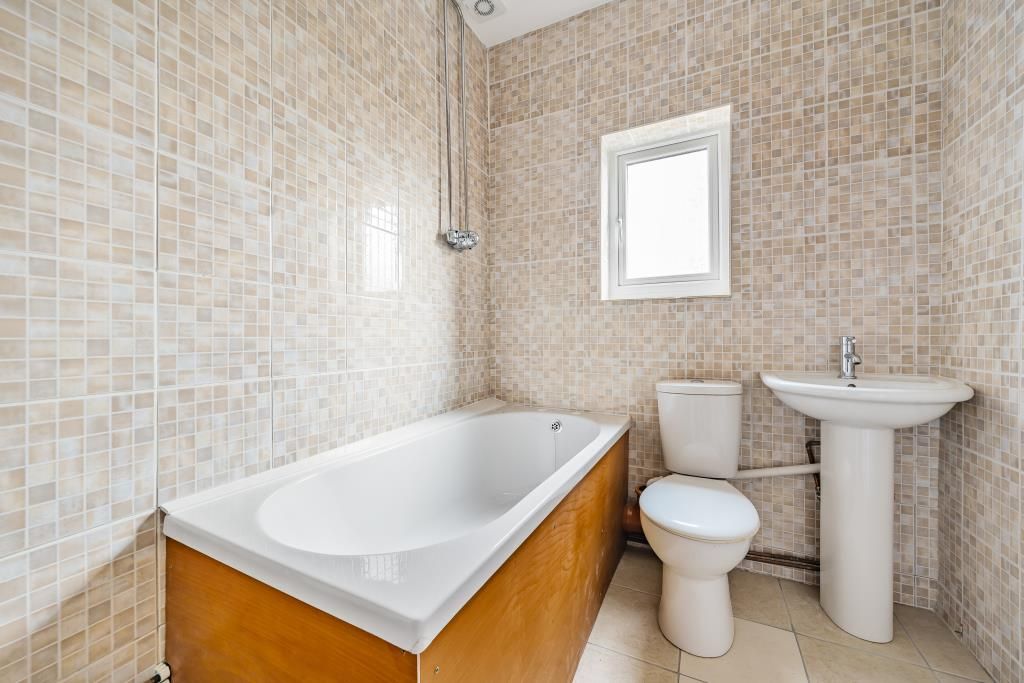 Property photo 2 of 10 Bathroom