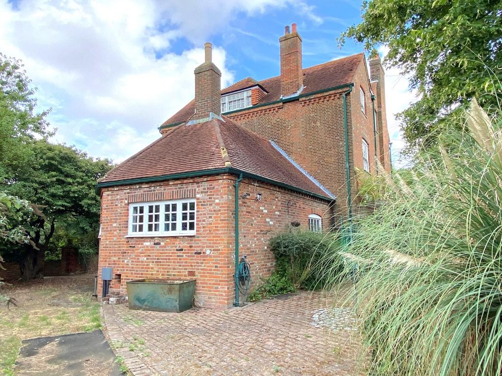 Property photo 2 of 33