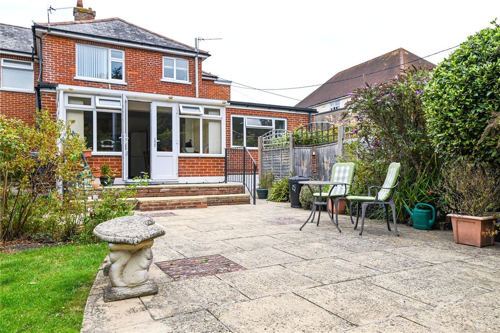 Property photo 1 of 20 Picture No. 02