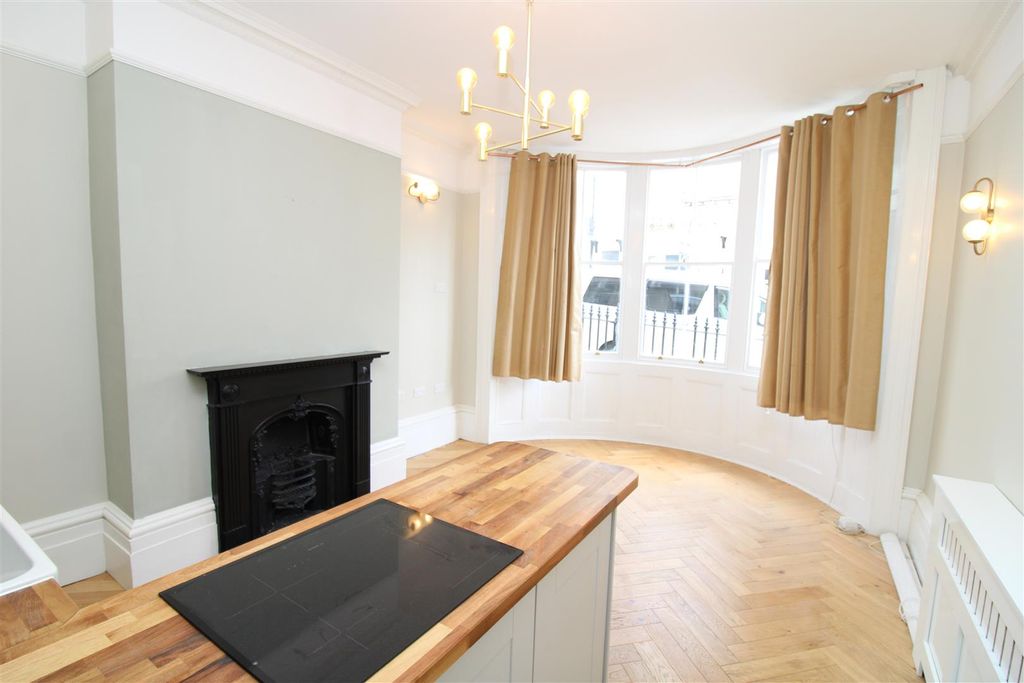 Property photo 2 of 7 Living Room