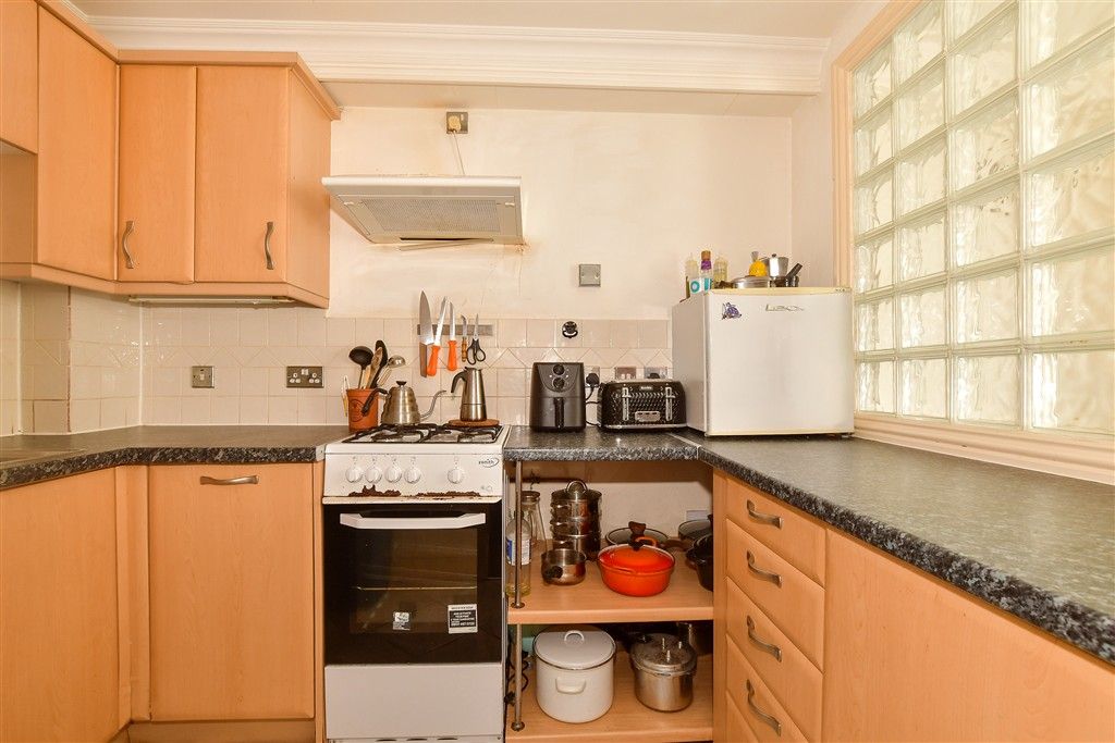 Property photo 2 of 11 Kitchen