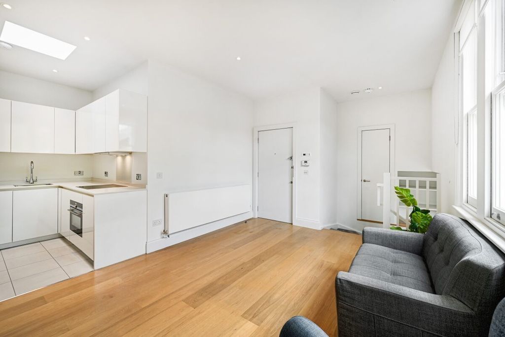 Property photo 2 of 9 Egerton Gardens (3)