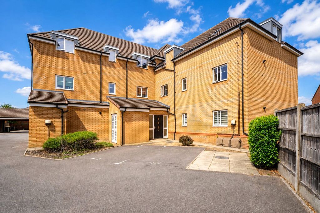 Property photo 1 of 12 Apartment Block