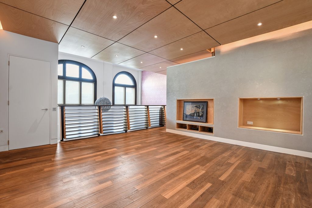 Property photo 1 of 11 Photo 8