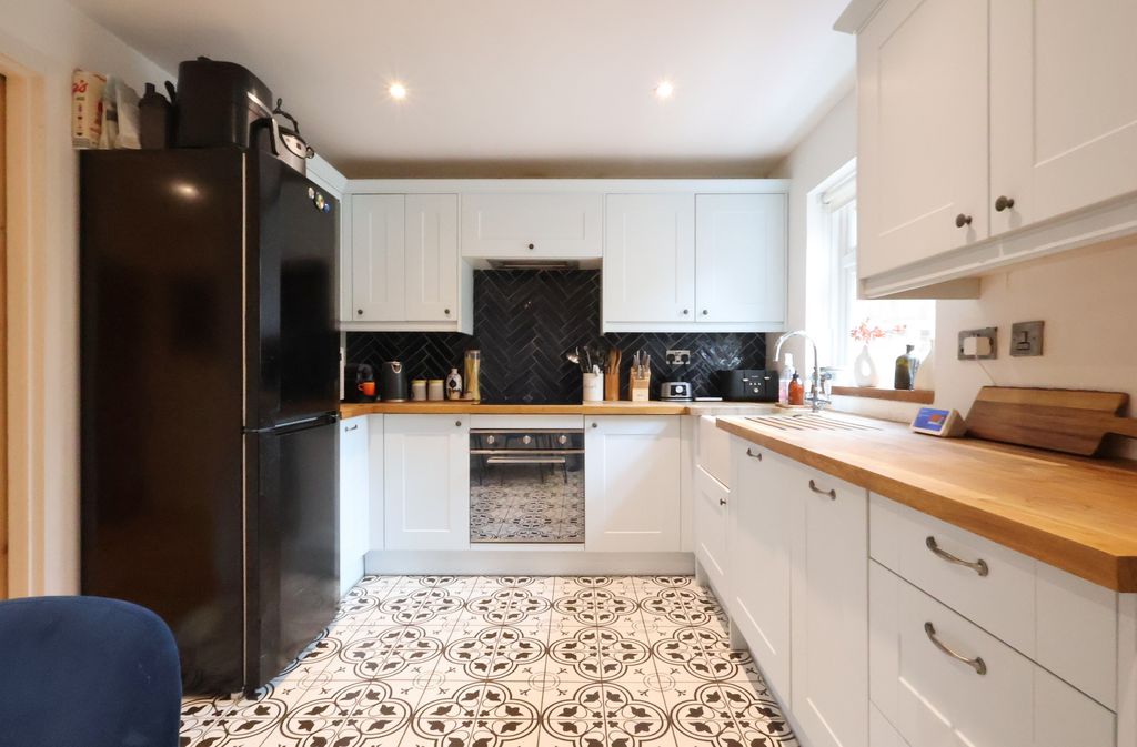 Property photo 2 of 41