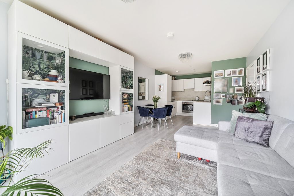 Property photo 2 of 15 1332419-1-6889Ed9...