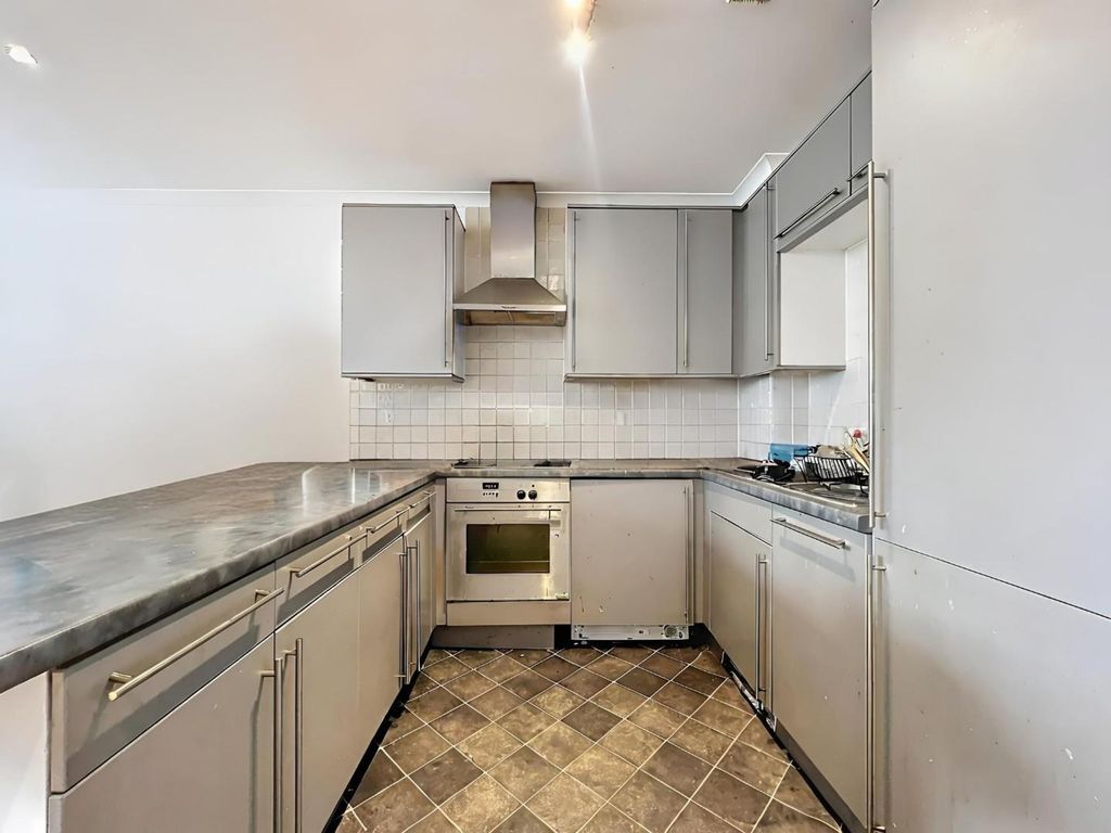 Property photo 2 of 14 Kitchen