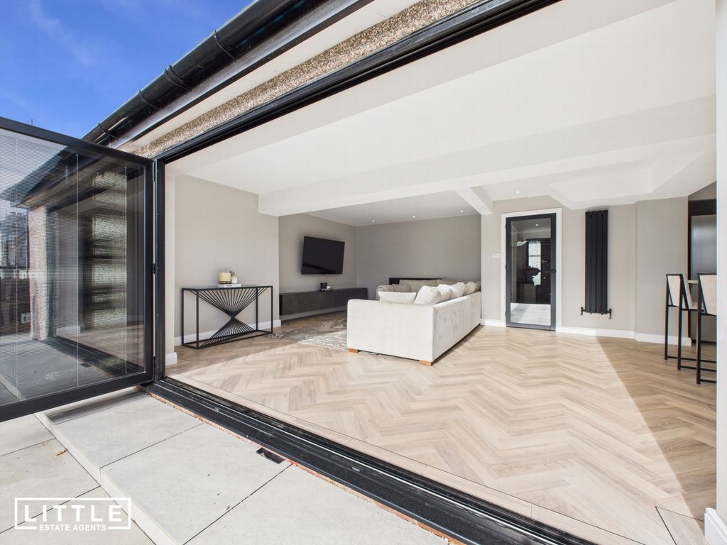 Property photo 2 of 46 Photo 31