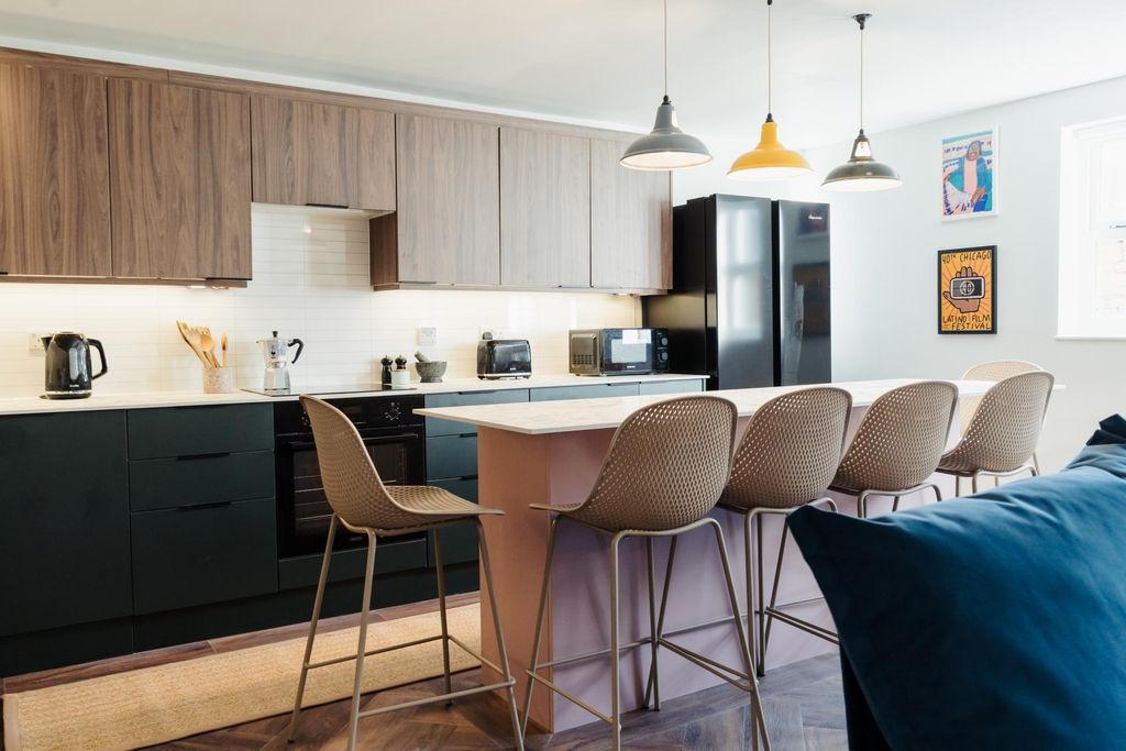 Property photo 3 of 19 Bright And Modern Living Room With Natural Light S...