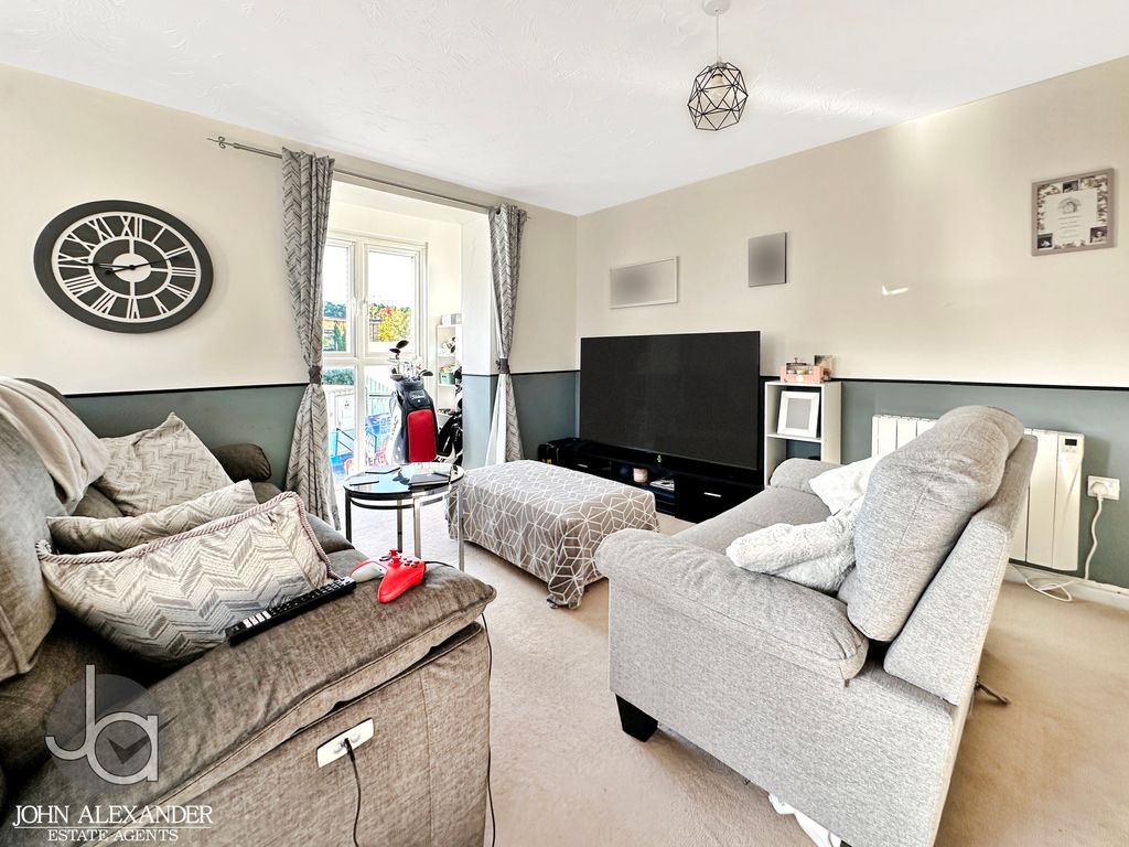 Property photo 2 of 14 20251004_091115144_0.5