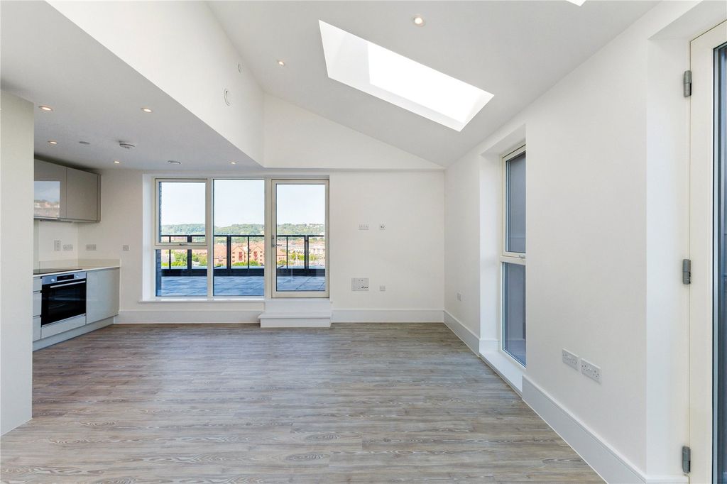 Property photo 3 of 12 B.05.07 Mcarthur's
