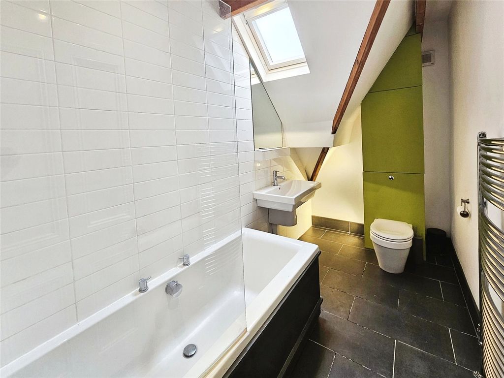 Property photo 3 of 15 Bathroom/Wc