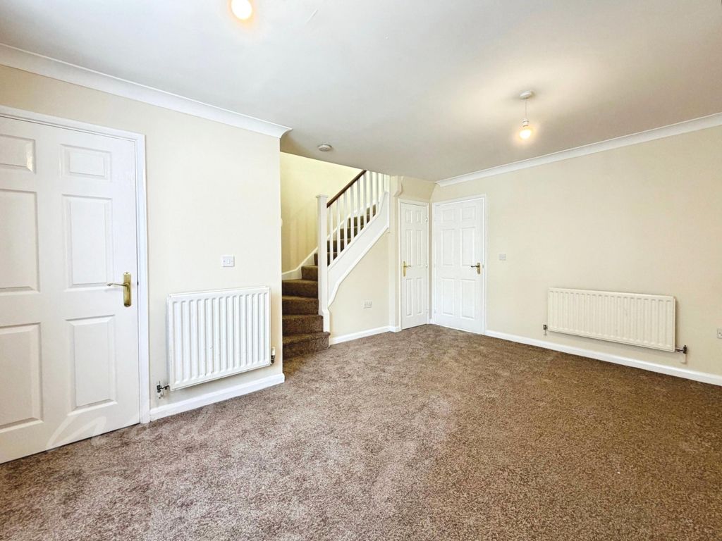 Property photo 3 of 13 Lounge