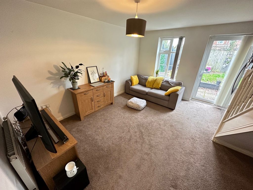 Property photo 3 of 8 Lounge Aspect 2