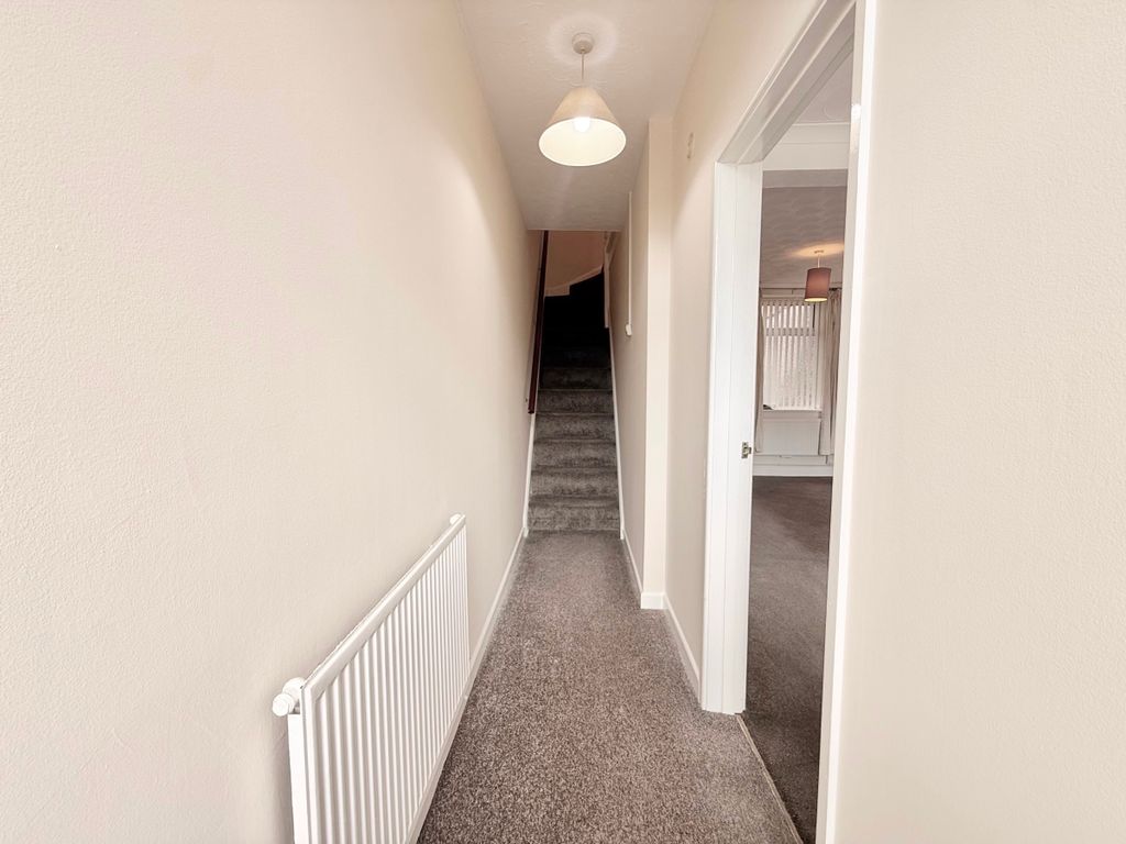 Property photo 2 of 28