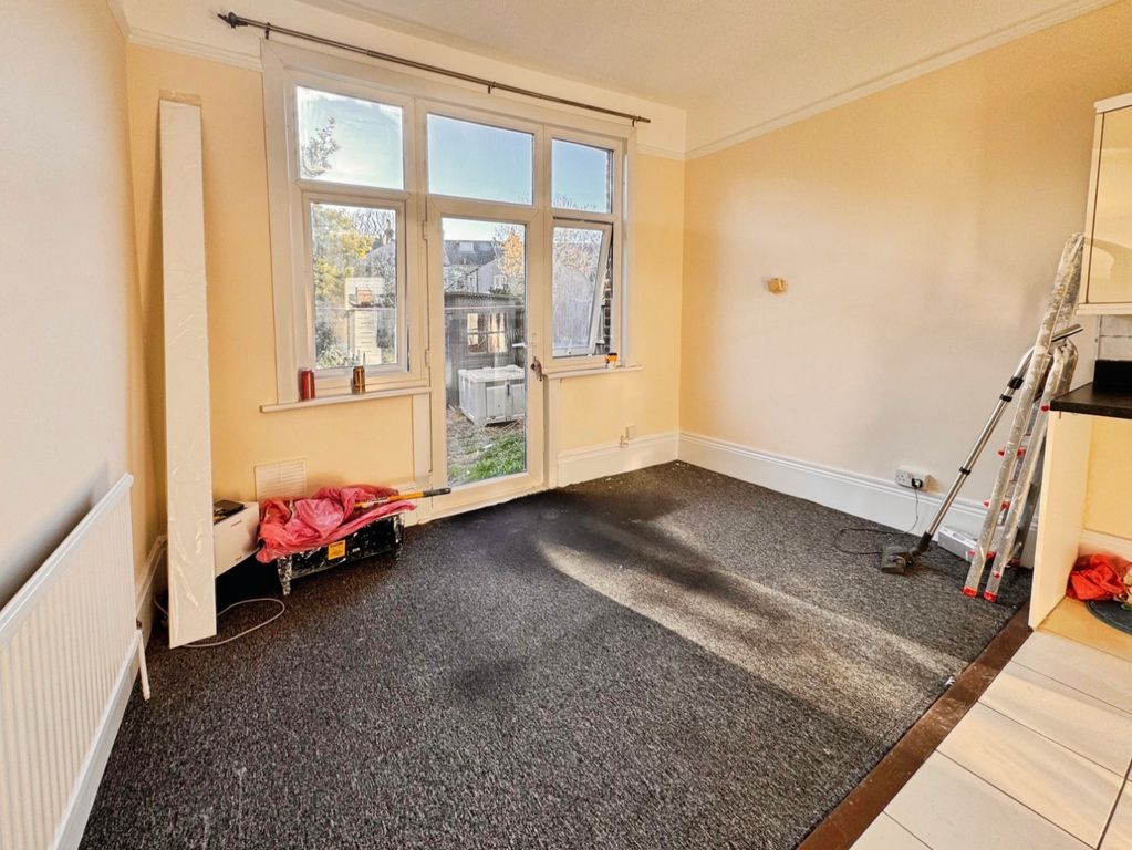 Property photo 3 of 7 Living Room