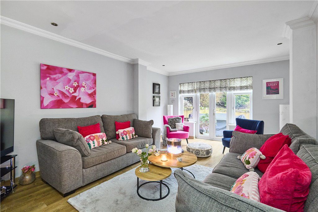 Property photo 3 of 30 Sitting Room