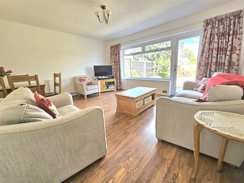 Property photo 2 of 12 Picture No. 11