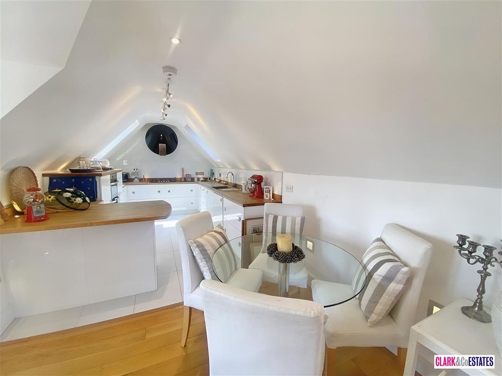 Property photo 3 of 8 Kitchen Diner