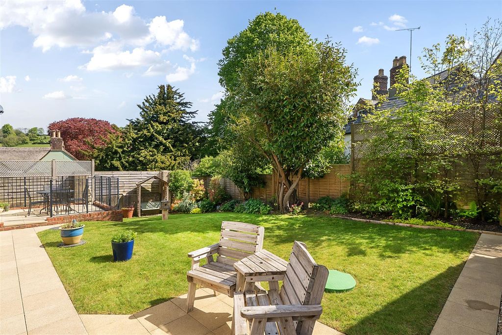 Property photo 3 of 16 Garden
