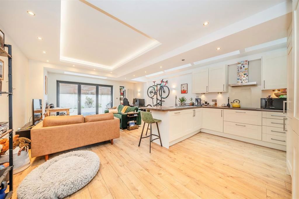 Property photo 2 of 8