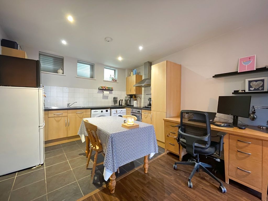 Property photo 3 of 10 3870007