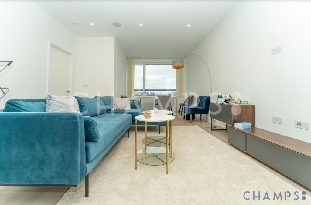 Property photo 1 of 12 2 Bed Bedroom Flat