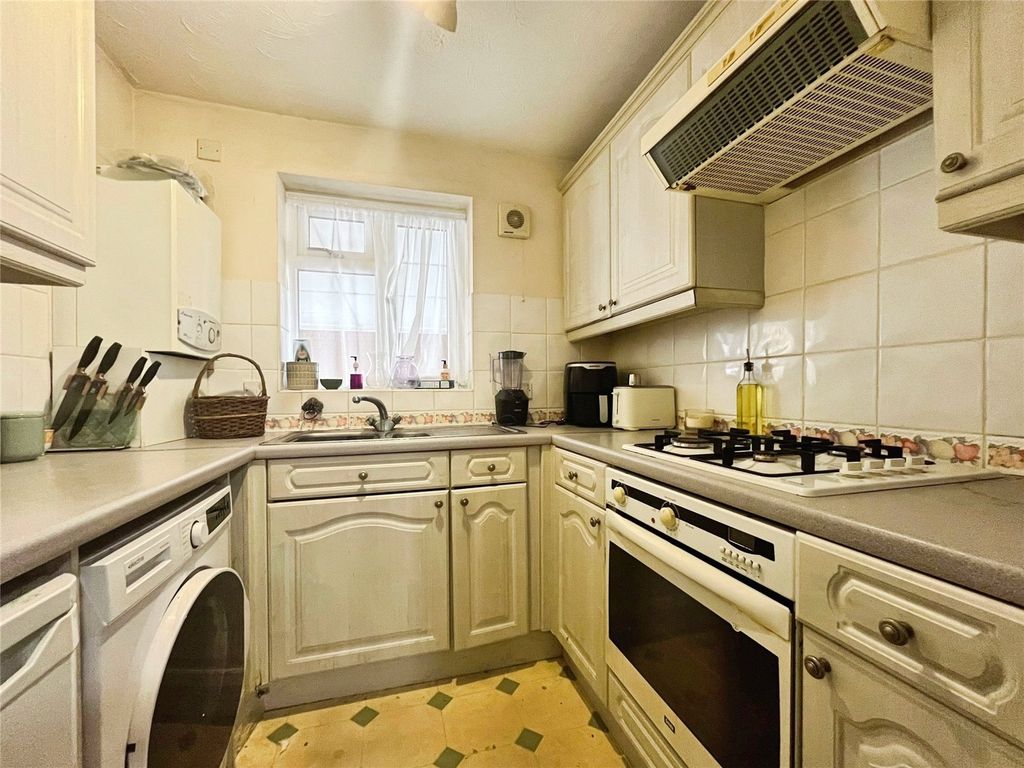 Property photo 2 of 7 Kitchen