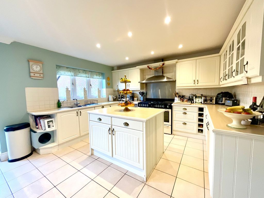 Property photo 3 of 26