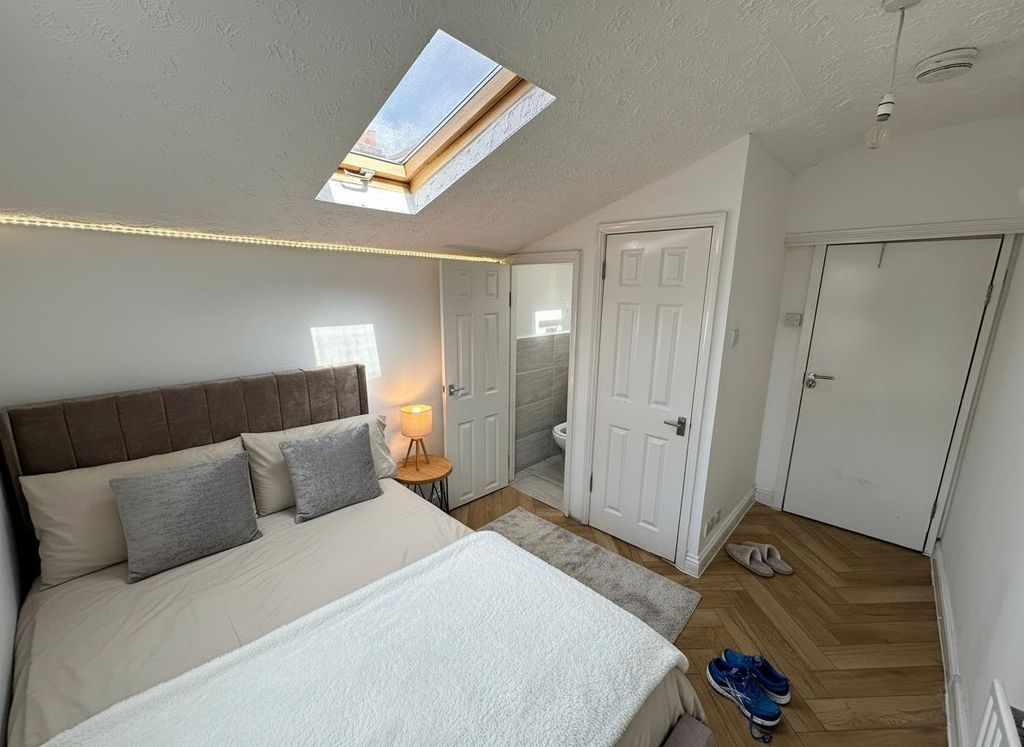 Property photo 1 of 5 E46c6c8d-E011-4F30-Be02-8A787Cec43B6-Agentic-Image