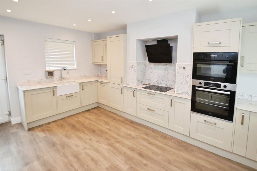 Property photo 3 of 21 Picture No. 34