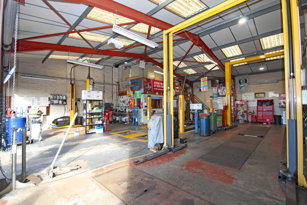 Property photo 3 of 10