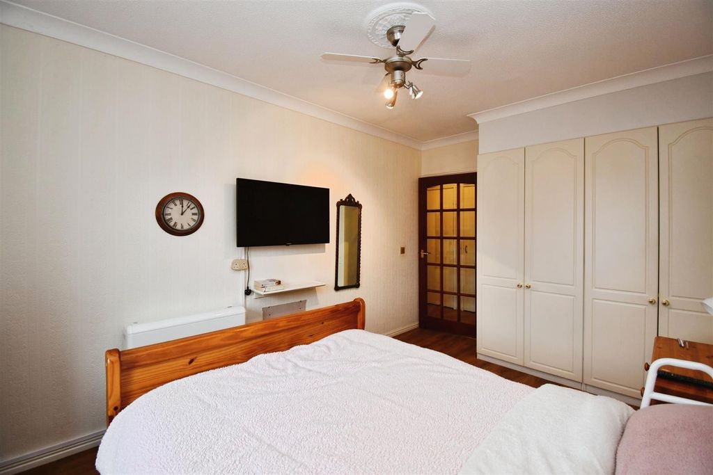 Property photo 2 of 10 Bedroom One